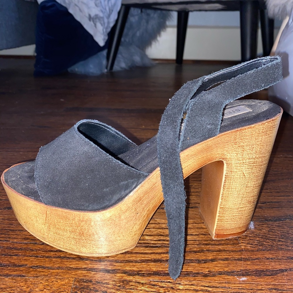 Steve Madden black strappy sandal